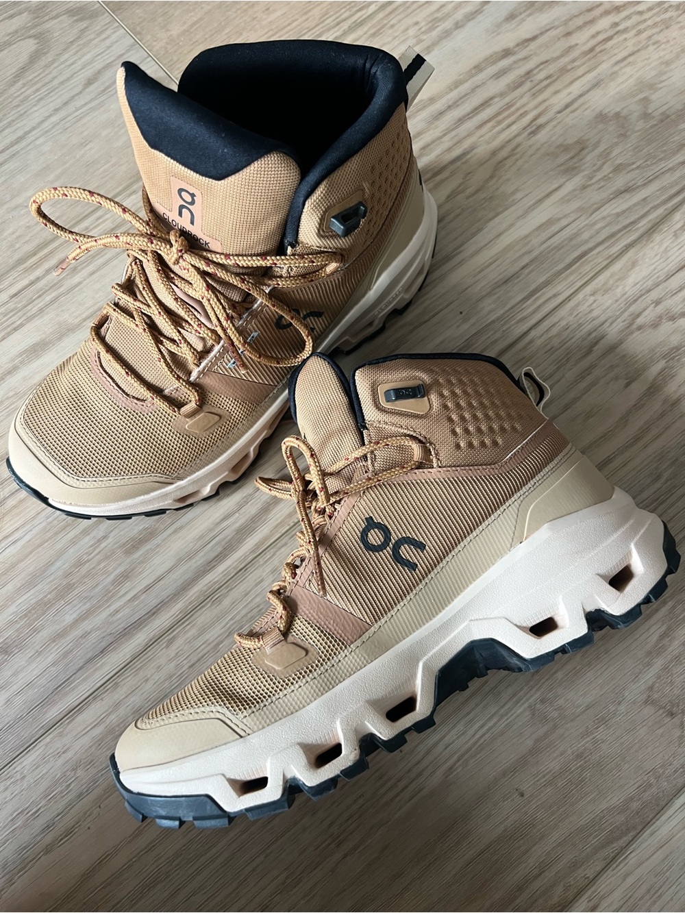 On Cloudrock Mid Waterproof Hiking Boots Women’s